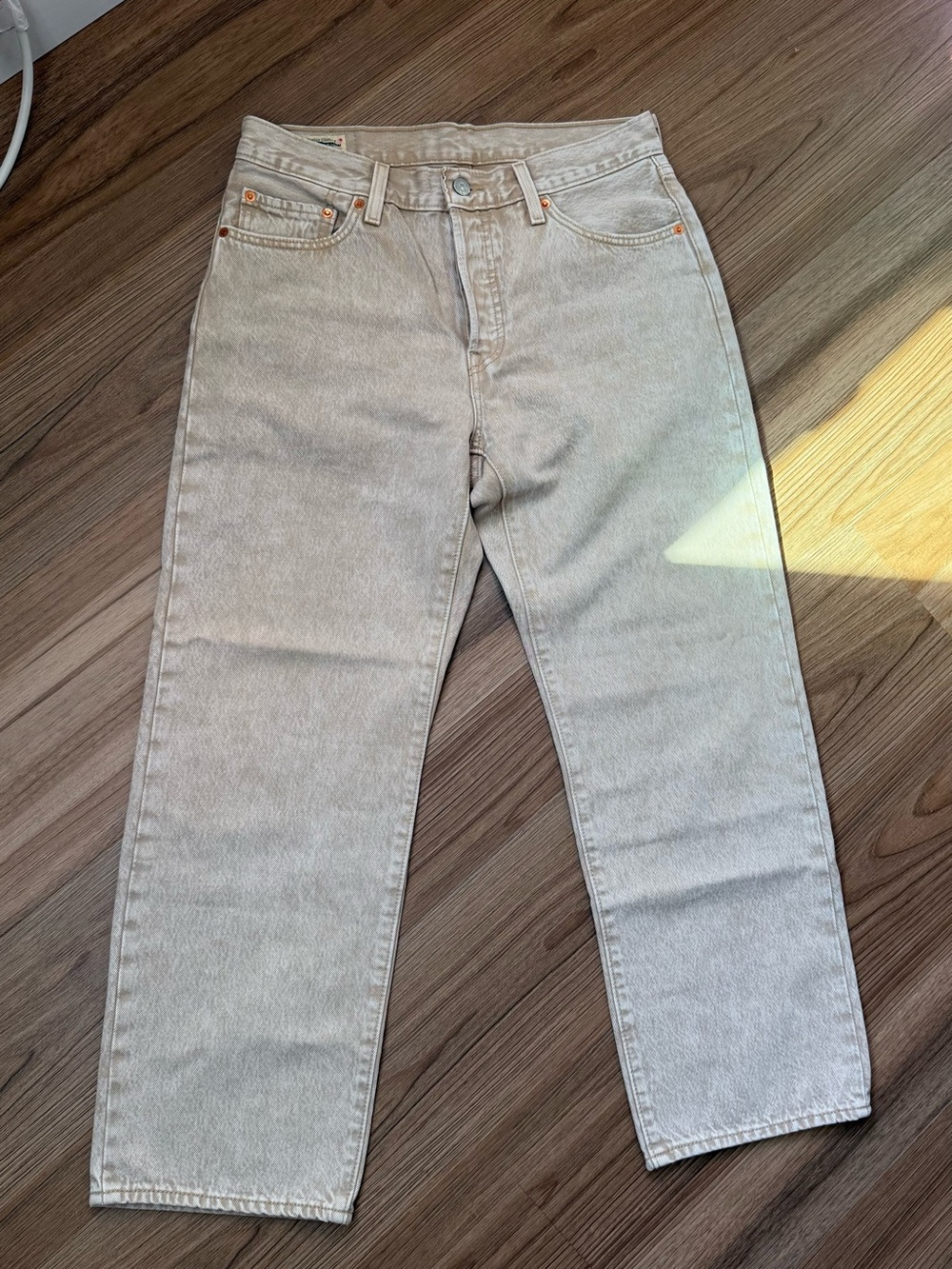 Women’s Classic Straight Jeans in Light Beige